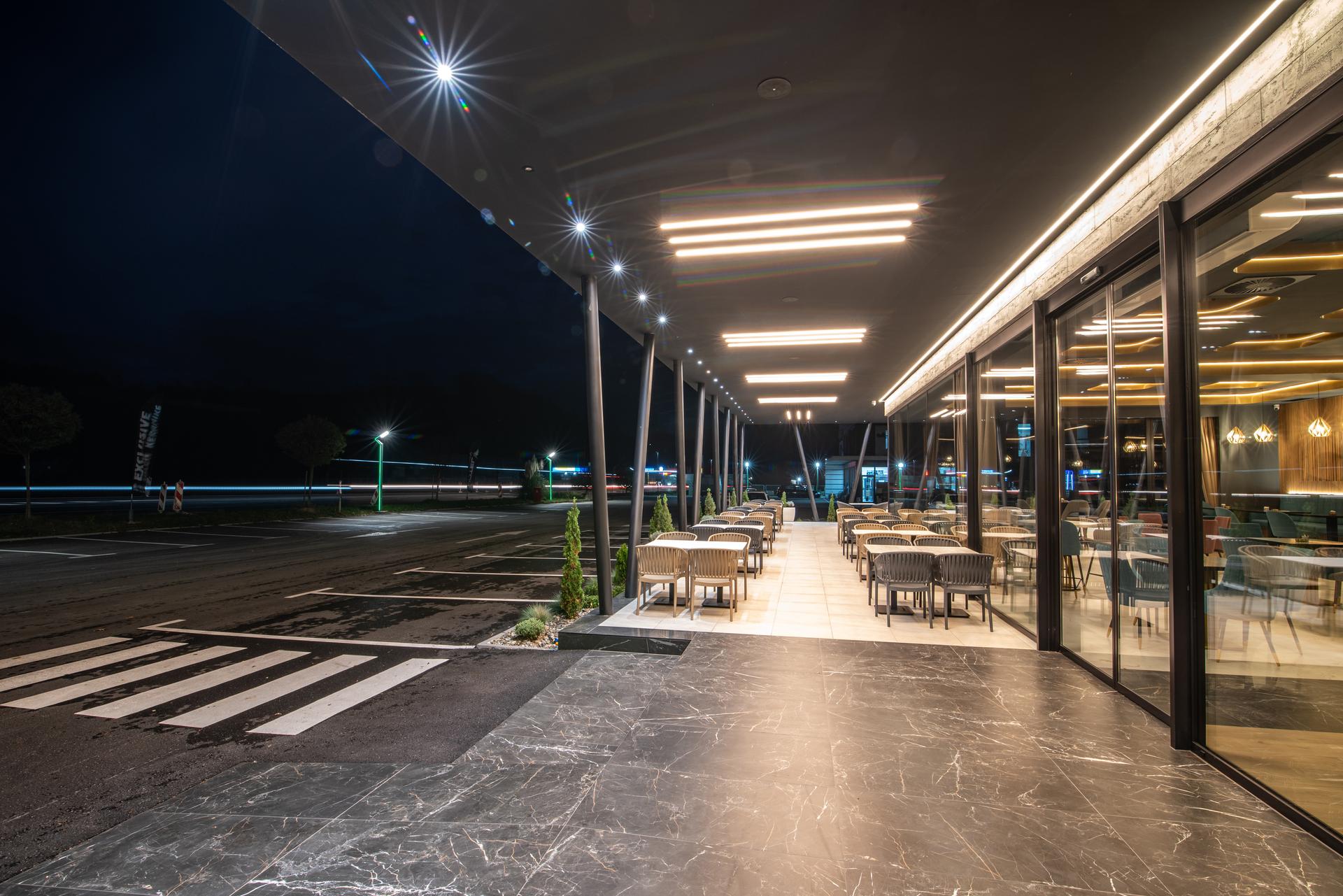 Vanjski izgled hotela 8